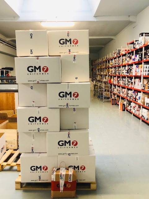 GM7 Uniformes arriba a un acord de col&middot;laboraci&oacute; amb l'ONG &laquo;Actua Vall&egrave;s&raquo; per lliurar-los 1.000 peces de roba i EPIS